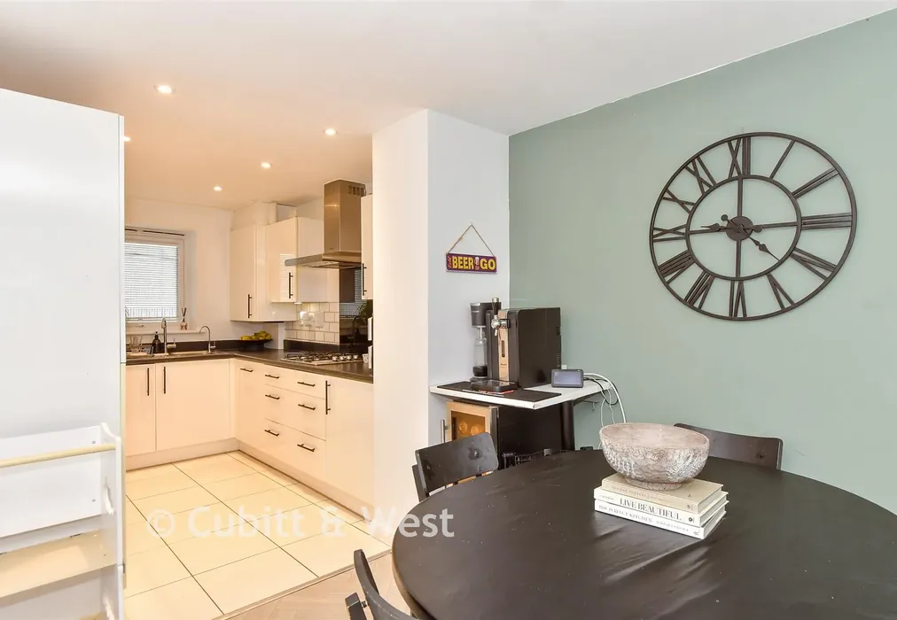 Internal Lifestyle Photograph - Richardson Way, Littlehampton, West Sussex - Wards of Kent