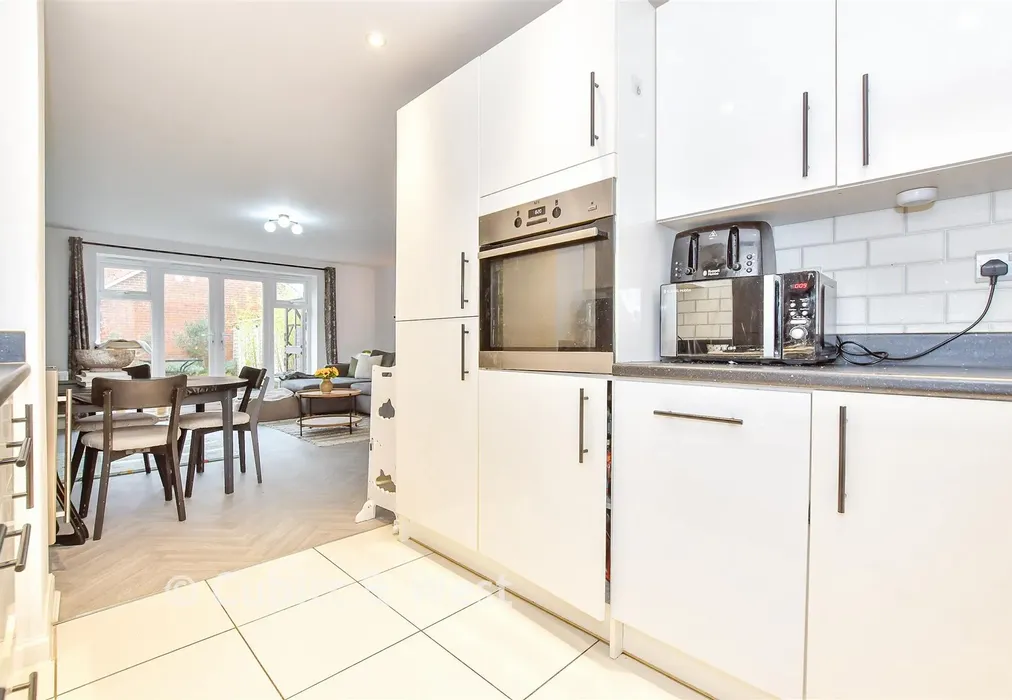 Kitchen - Richardson Way, Littlehampton, West Sussex - Wards of Kent