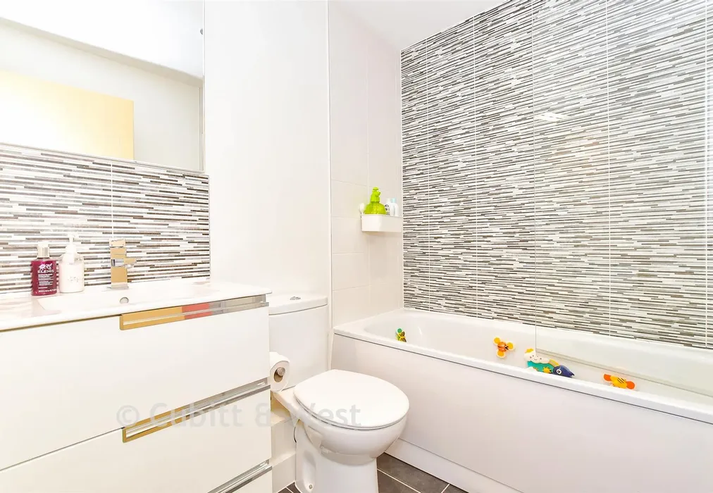 Bathroom - South Downs Rise, Havant, Hampshire - Wards of Kent