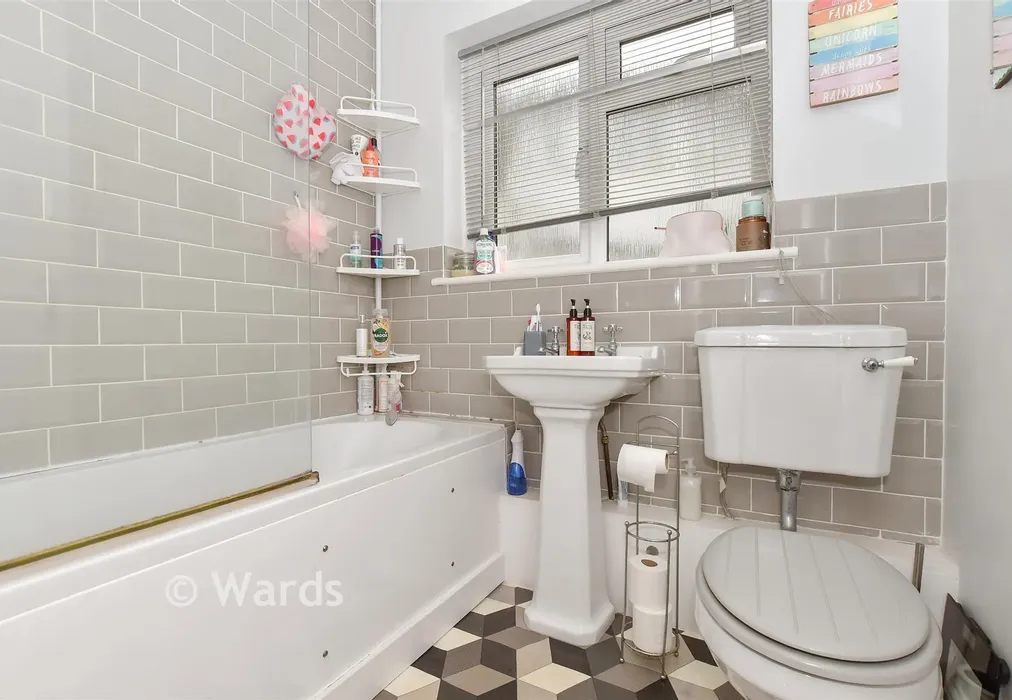 Bathroom - Old Crossing Road, Margate, Kent - Wards of Kent
