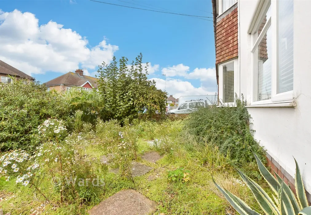 Front Garden - Old Crossing Road, Margate, Kent - Wards of Kent