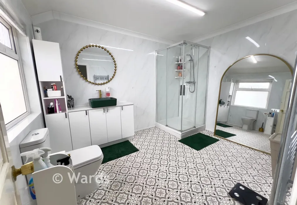 Bathroom - Poplar Road, Broadstairs, Kent - Wards of Kent