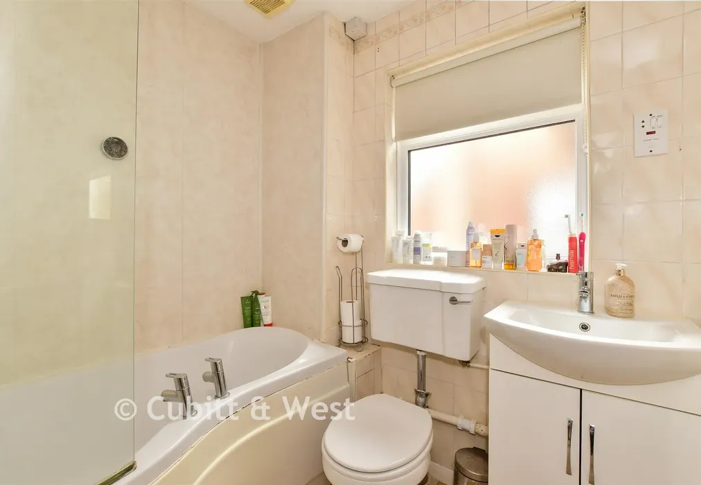 Bathroom - Cooksbridge, Lewes, East Sussex - Wards of Kent