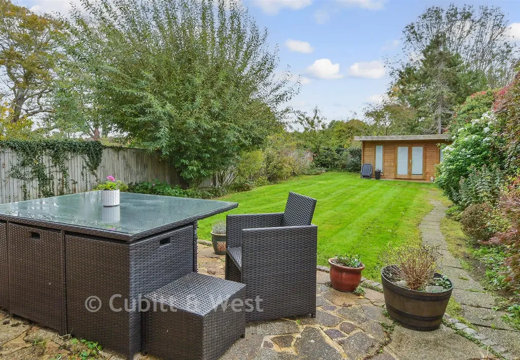 Rear Garden - Cooksbridge, Lewes, East Sussex - Wards of Kent