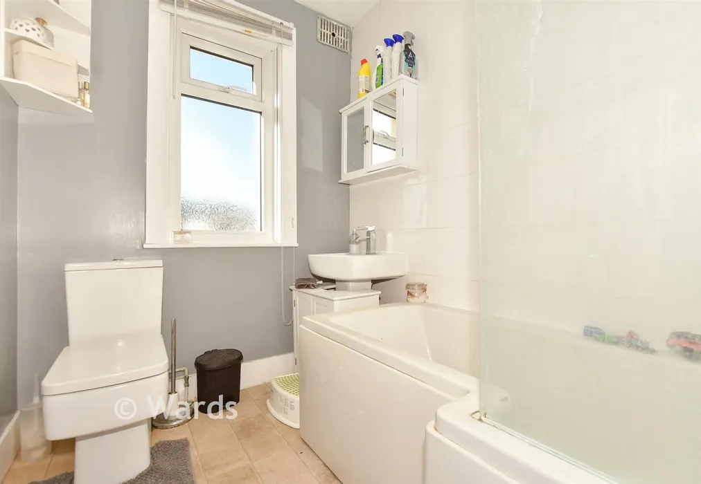 Bathroom - Brookfield Avenue, Dover, Kent - Wards of Kent