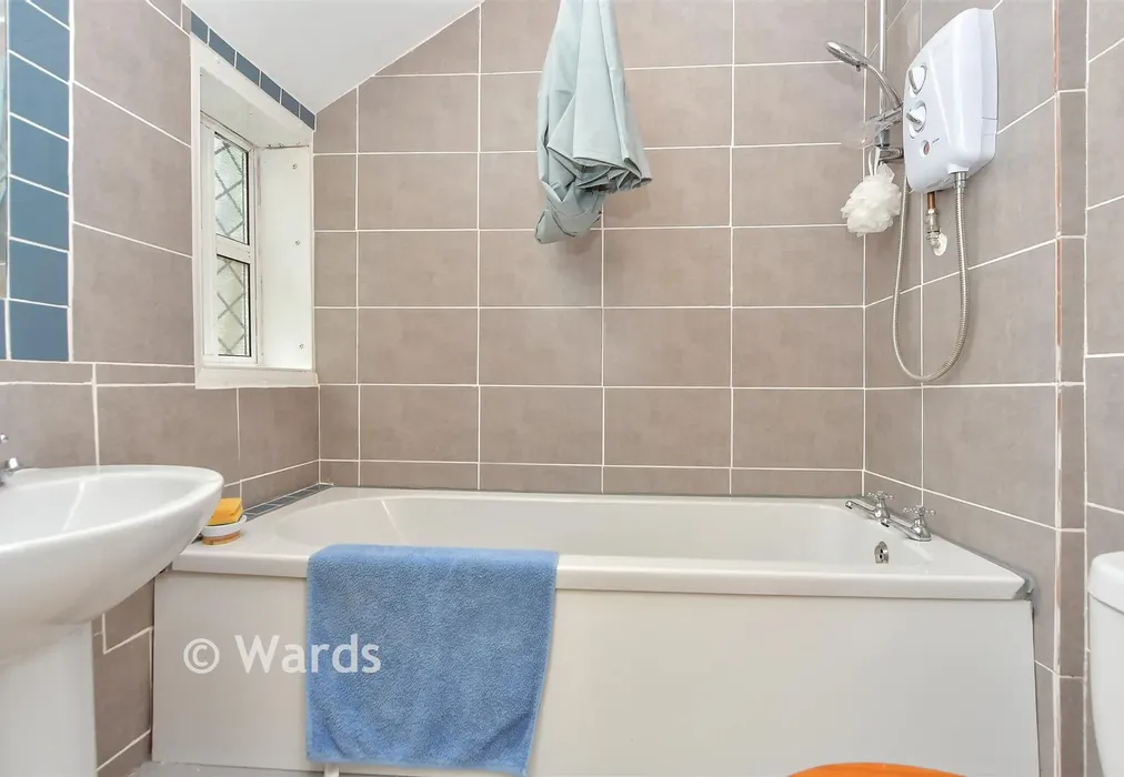 Bathroom - Theodore Place, Gillingham, Kent - Wards of Kent