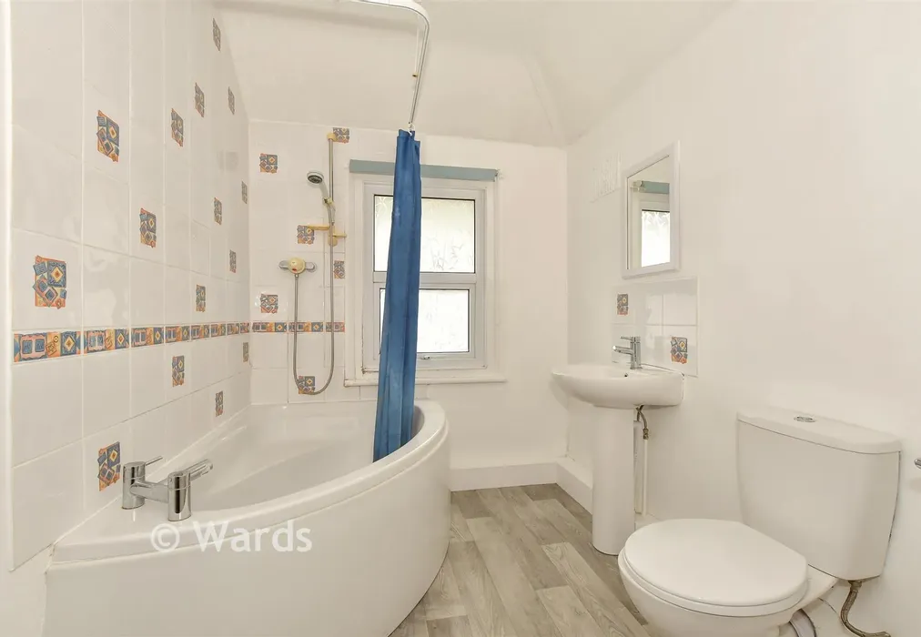 Bathroom - St. Martin's View, Herne Bay, Kent - Wards of Kent