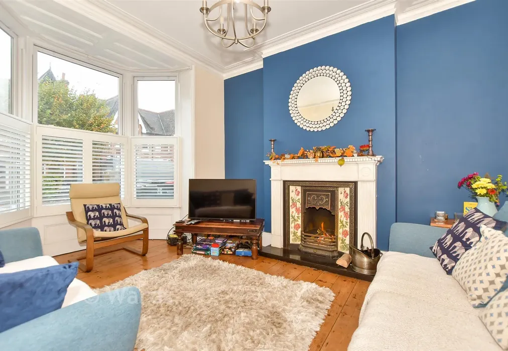 Lounge - Queens Gardens, Herne Bay, Kent - Wards of Kent