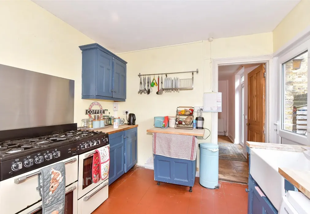 Kitchen - Queens Gardens, Herne Bay, Kent - Wards of Kent