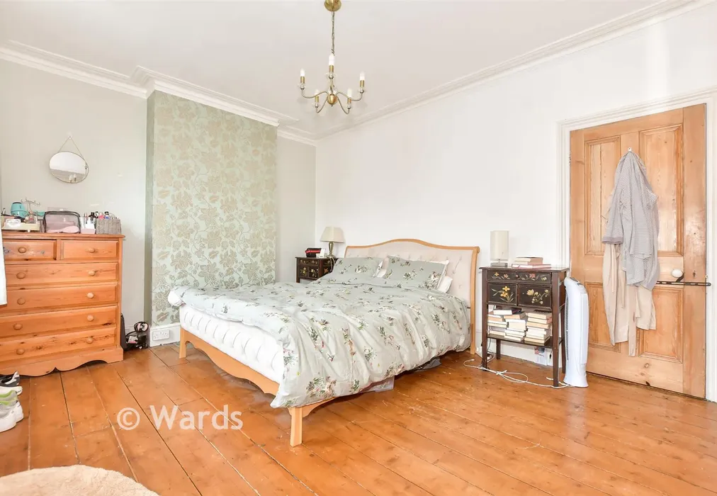 Bedroom 1 - Queens Gardens, Herne Bay, Kent - Wards of Kent