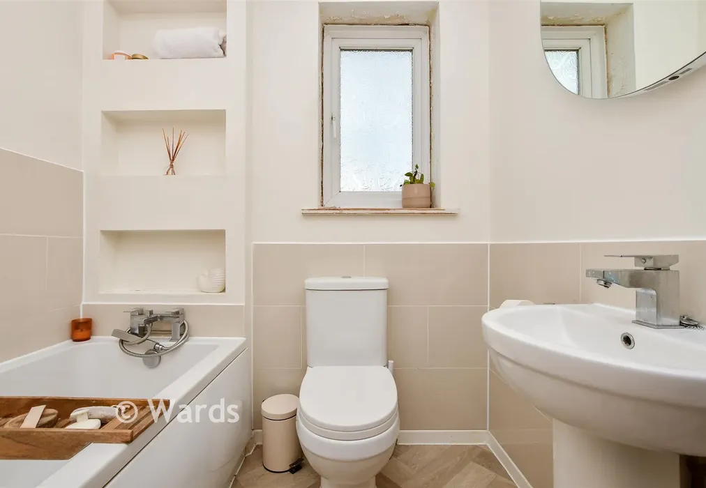Bathroom - Invicta Road, Margate, Kent - Wards of Kent