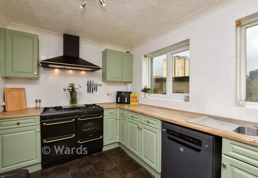 Kitchen - Invicta Road, Margate, Kent - Wards of Kent