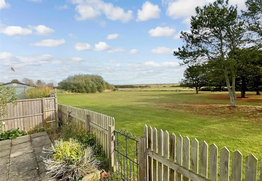 Countryside Views - Kingsmead Park, Allhallows, Rochester, Kent - Wards of Kent