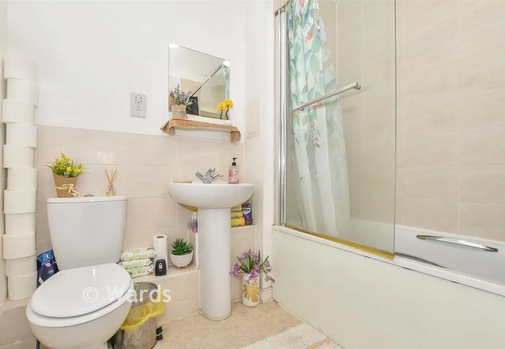 Bathroom - Crabapple Road, Tonbridge, Kent - Wards of Kent