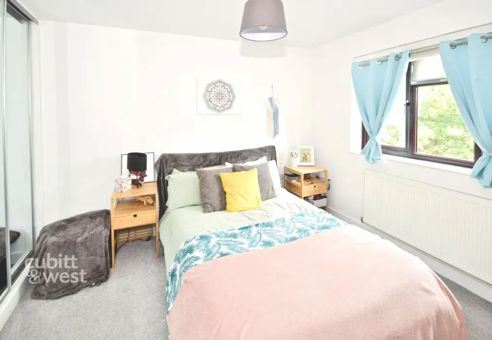 Bedroom - Woodlands Copse Lane RH6 - Wards of Kent
