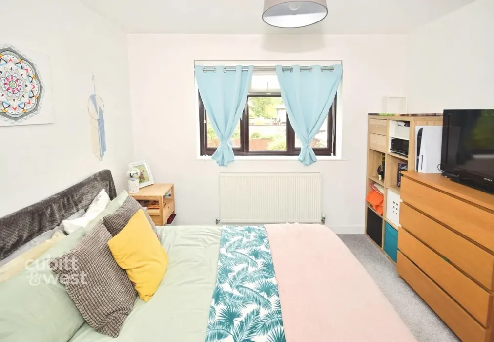 Bedroom - Woodlands Copse Lane RH6 - Wards of Kent