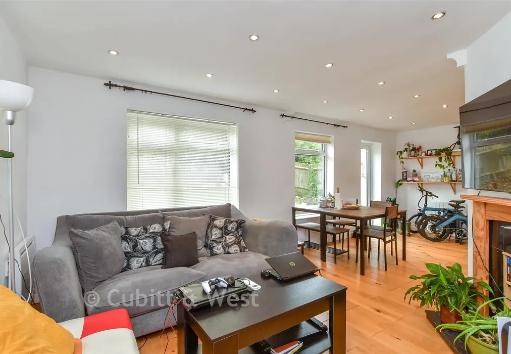 Lounge/ Diner - Stanstead Crescent, Woodingdean, Brighton, East Sussex - Wards of Kent