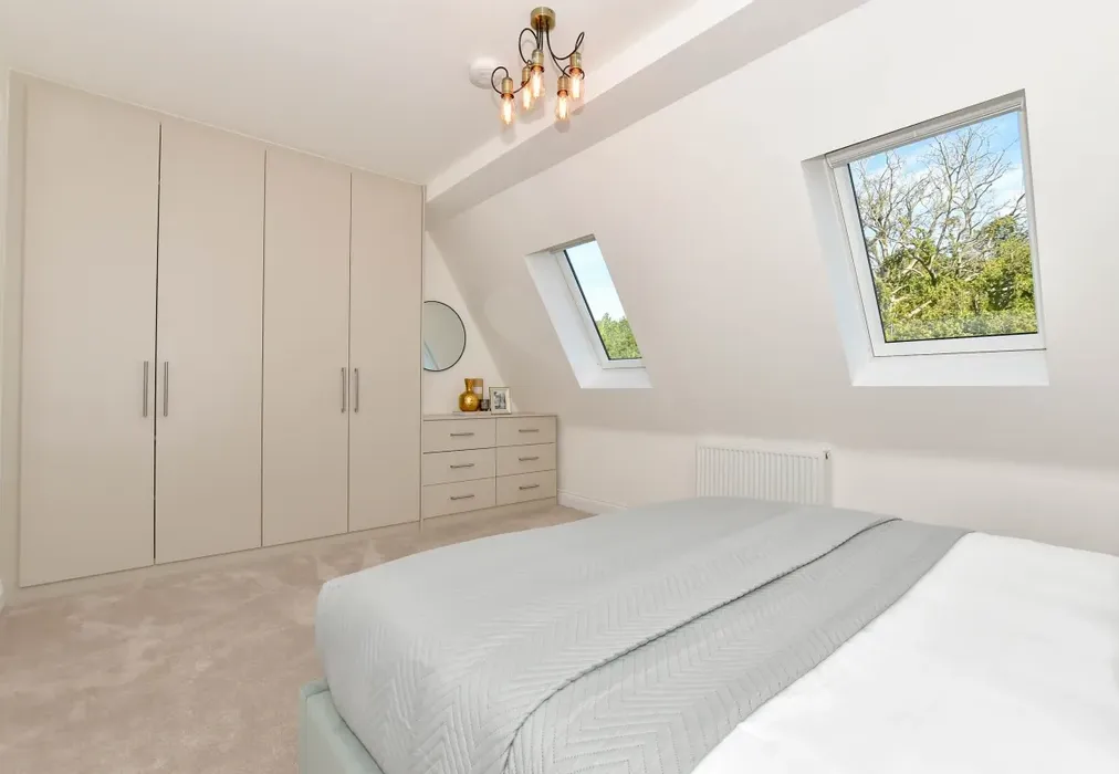 bedroom - Fawkham Manor Fawkham Lane DA3 - Wards of Kent