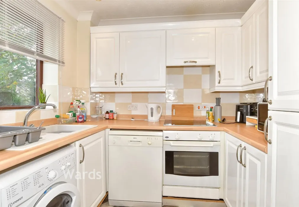 Kitchen - Winston Close, Greenhithe, Kent - Wards of Kent