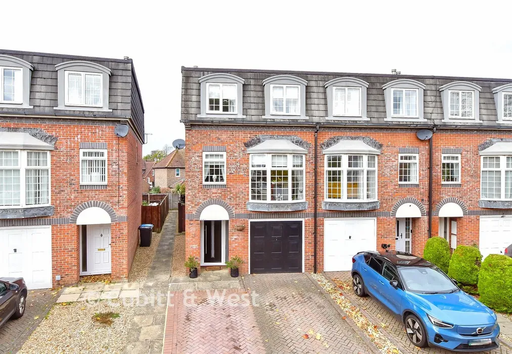 External Web 1 - Hamilton Close, Rustington, West Sussex - Wards of Kent