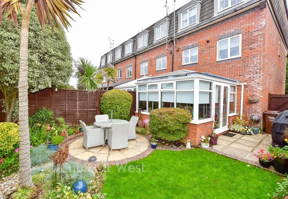 Rear Garden - Hamilton Close, Rustington, West Sussex - Wards of Kent