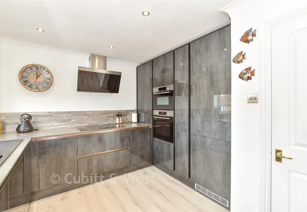 Kitchen - Hamilton Close, Rustington, West Sussex - Wards of Kent