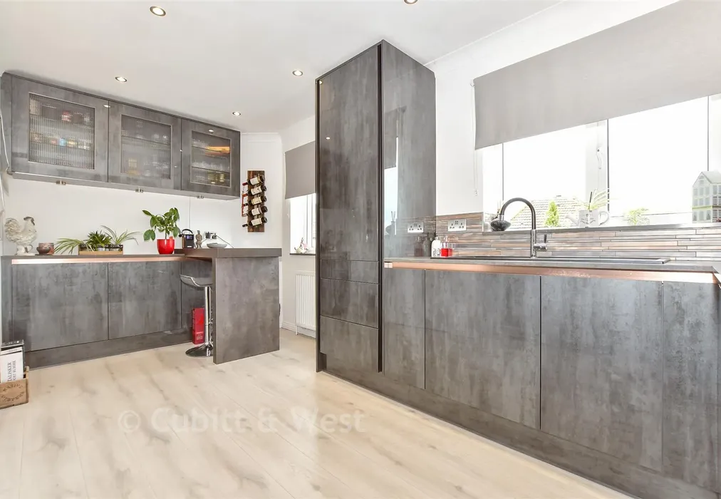 Kitchen - Hamilton Close, Rustington, West Sussex - Wards of Kent