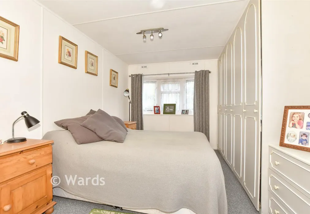 Bedroom 1 - Bluebell Woods Park, Broad Oak, Canterbury, Kent - Wards of Kent