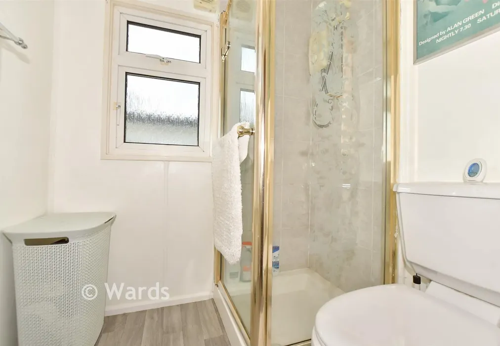 Shower Room - Bluebell Woods Park, Broad Oak, Canterbury, Kent - Wards of Kent