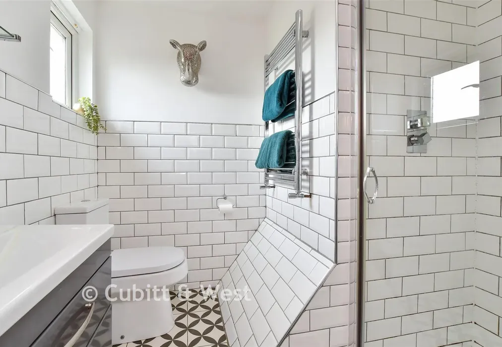 En-Suite Shower Room - Harbour View Close, Newhaven, East Sussex - Wards of Kent