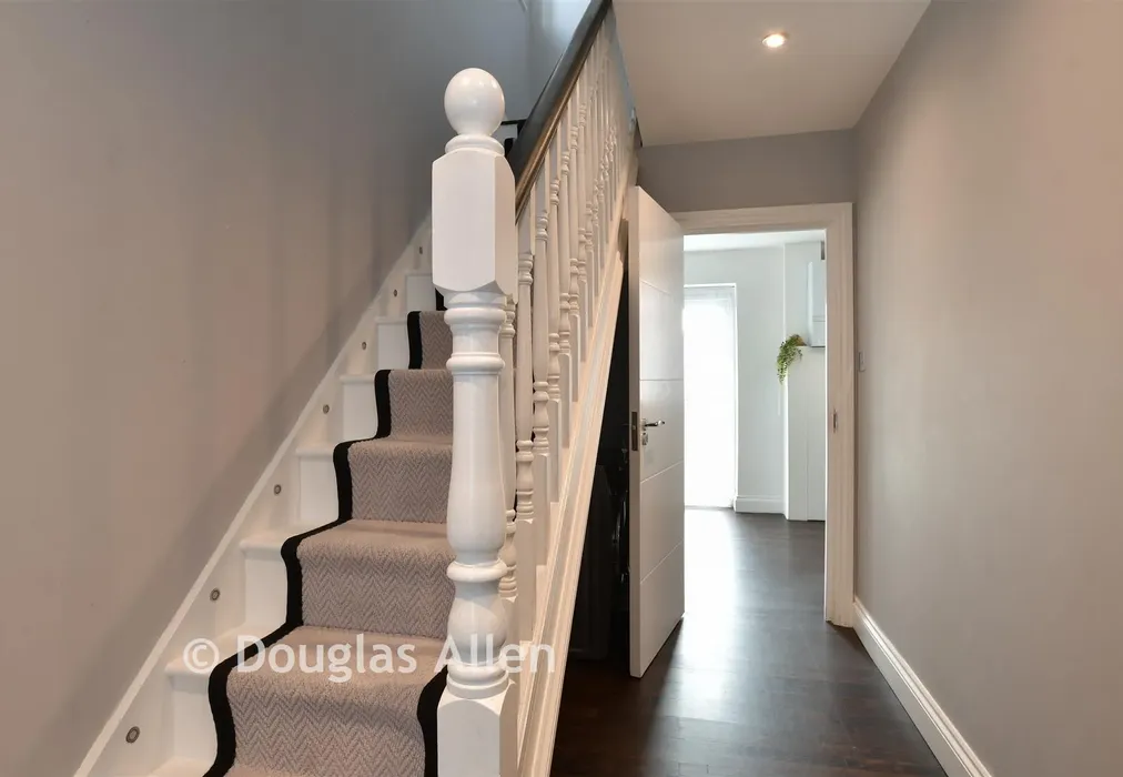 Hallway - Colson Road, Loughton, Essex - Wards of Kent