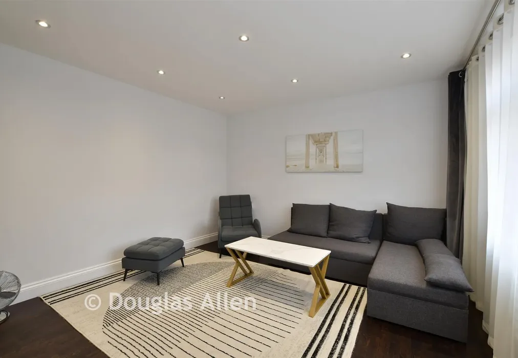 Lounge - Colson Road, Loughton, Essex - Wards of Kent