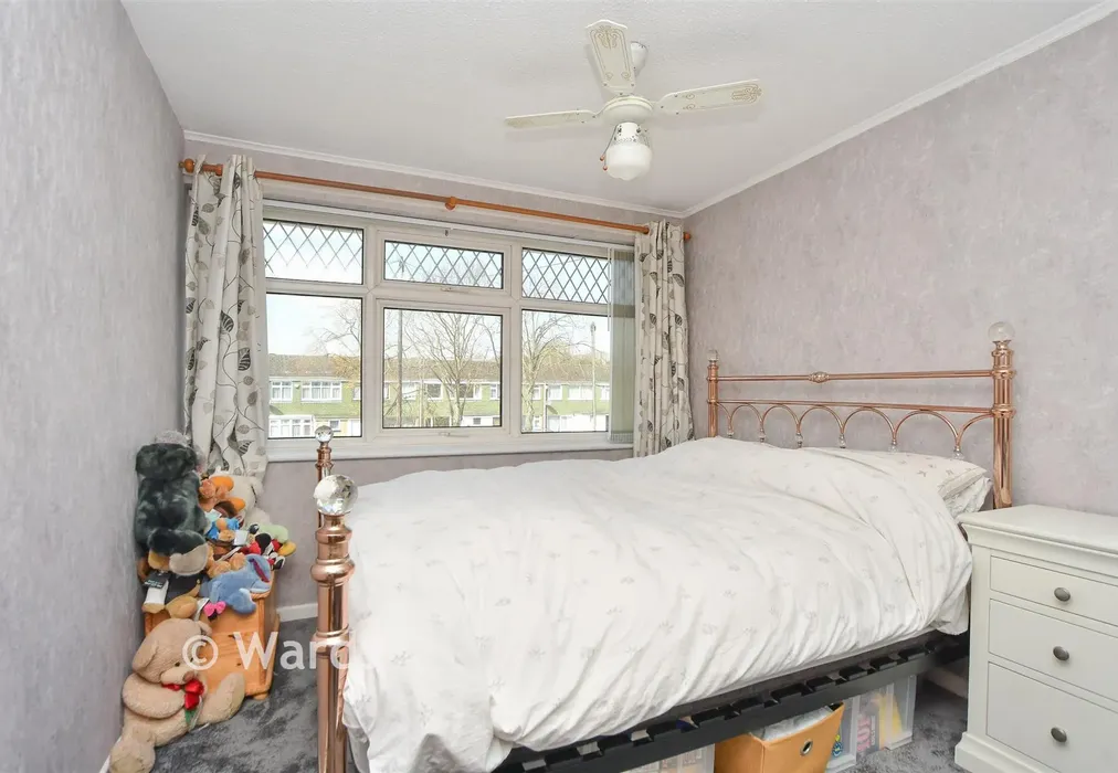 Bedroom 1 - Lime Grove, Sittingbourne, Kent - Wards of Kent