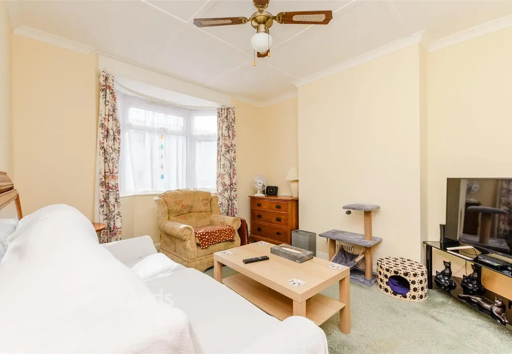 Lounge - Cecil Avenue, Sheerness, Kent - Wards of Kent