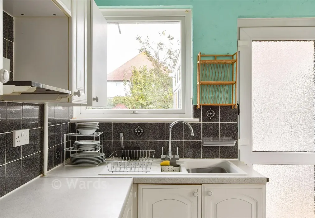 Kitchen - Fernlea Avenue, Herne Bay, Kent - Wards of Kent
