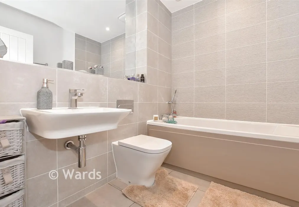 Bathroom - Collier Street, Yalding, Maidstone, Kent - Wards of Kent