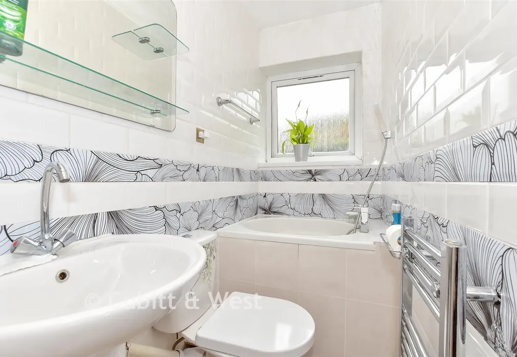 En-Suite Shower Room - Stakes Hill Road, Waterlooville, Hampshire - Wards of Kent