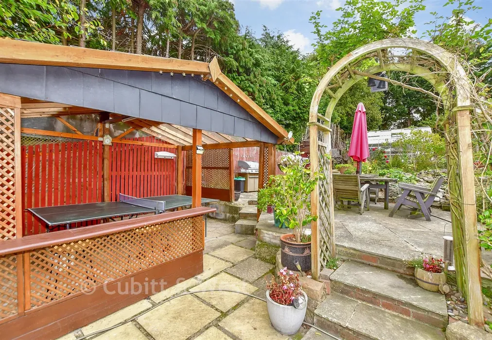 External Lifestyle Photograph - Stakes Hill Road, Waterlooville, Hampshire - Wards of Kent