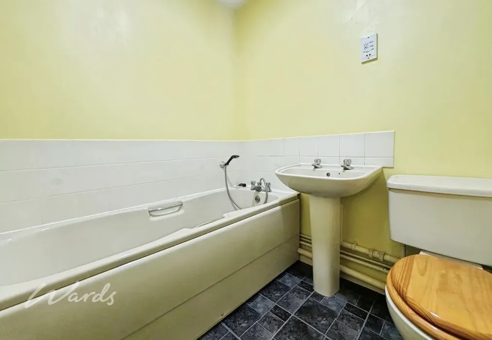 92287dfe-Bathroom - Churchill Close Dartford DA1 - Wards of Kent