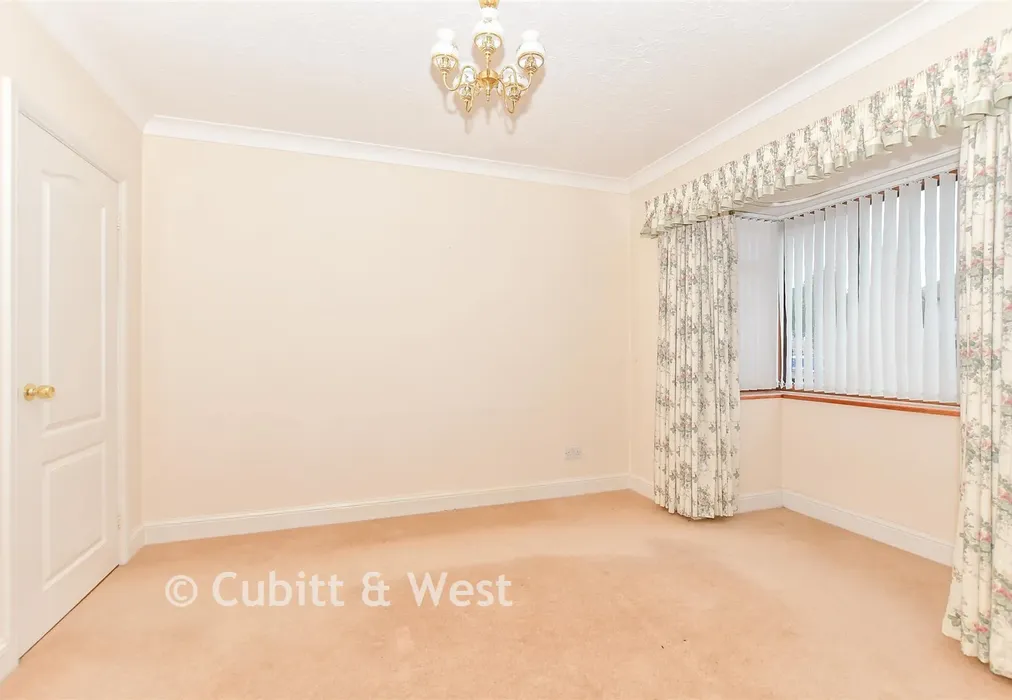 Dining Room - Pump Lane, Waterlooville, Hampshire - Wards of Kent