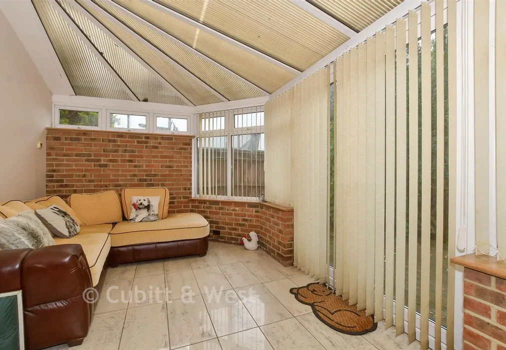 Conservatory - Beechwood Villas, Salfords, Surrey - Wards of Kent