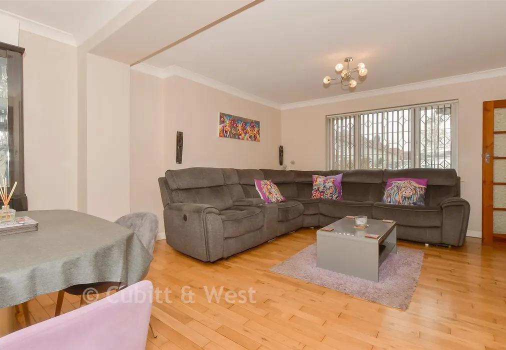 Lounge/Diner - Beechwood Villas, Salfords, Surrey - Wards of Kent