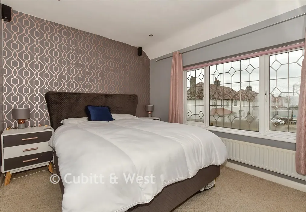 Bedroom 1 - Beechwood Villas, Salfords, Surrey - Wards of Kent