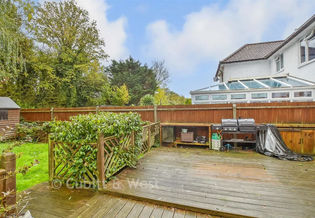 Rear Garden - Beechwood Villas, Salfords, Surrey - Wards of Kent
