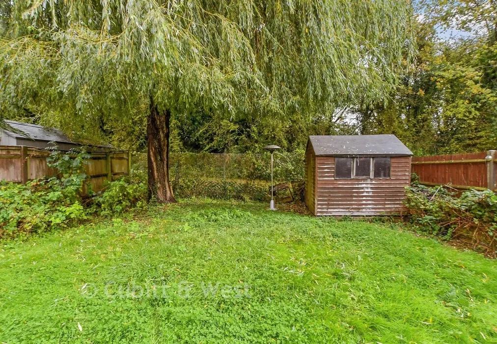 Rear Garden - Beechwood Villas, Salfords, Surrey - Wards of Kent
