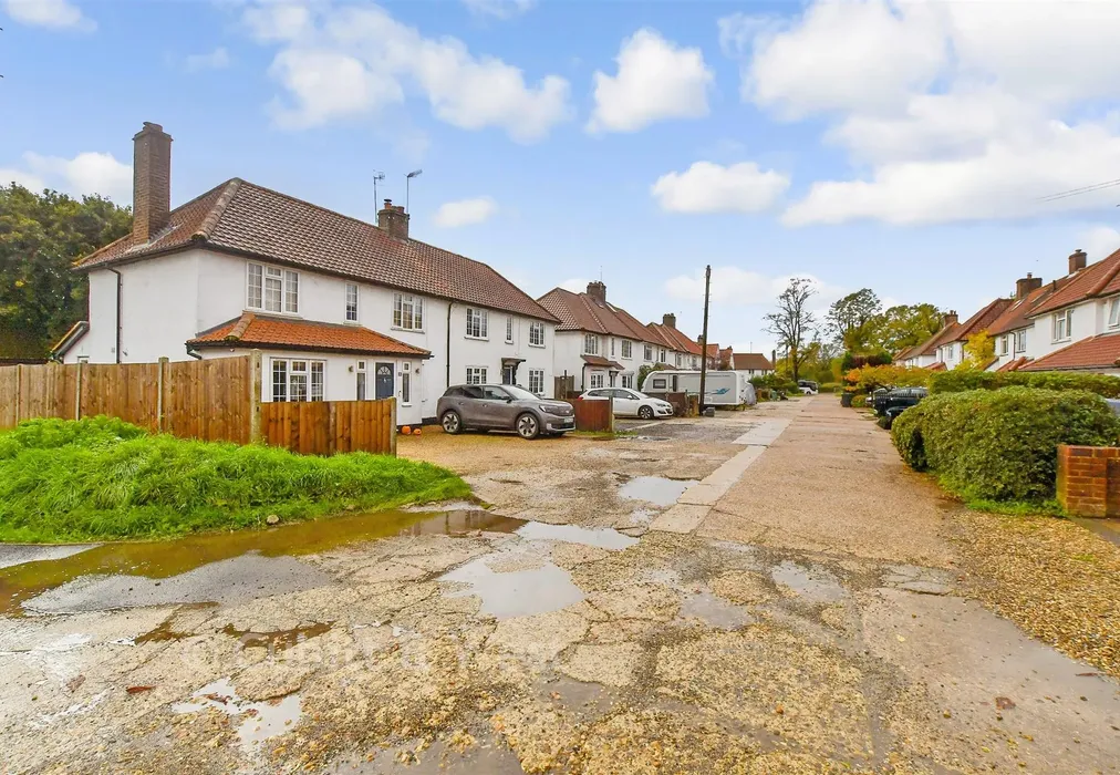 Surrounding Area - Beechwood Villas, Salfords, Surrey - Wards of Kent