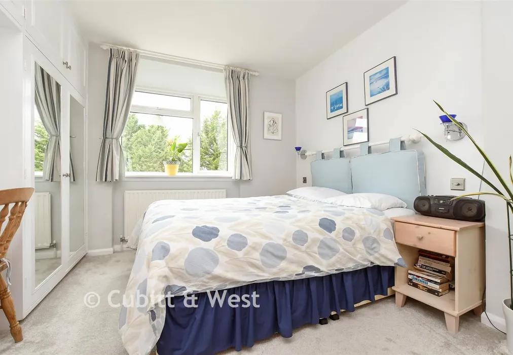 Bedroom 2 - Green Curve, Banstead, Surrey - Wards of Kent