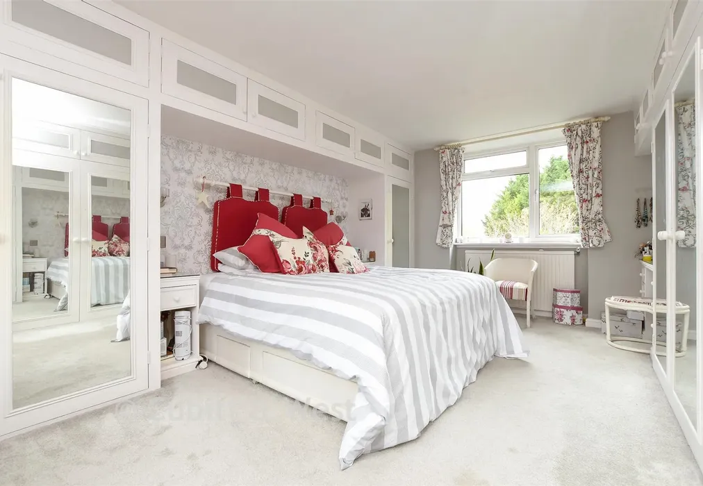 Bedroom 1 - Green Curve, Banstead, Surrey - Wards of Kent