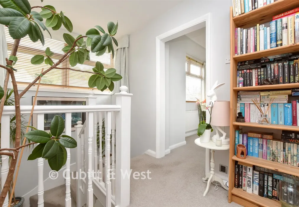 Landing - Green Curve, Banstead, Surrey - Wards of Kent