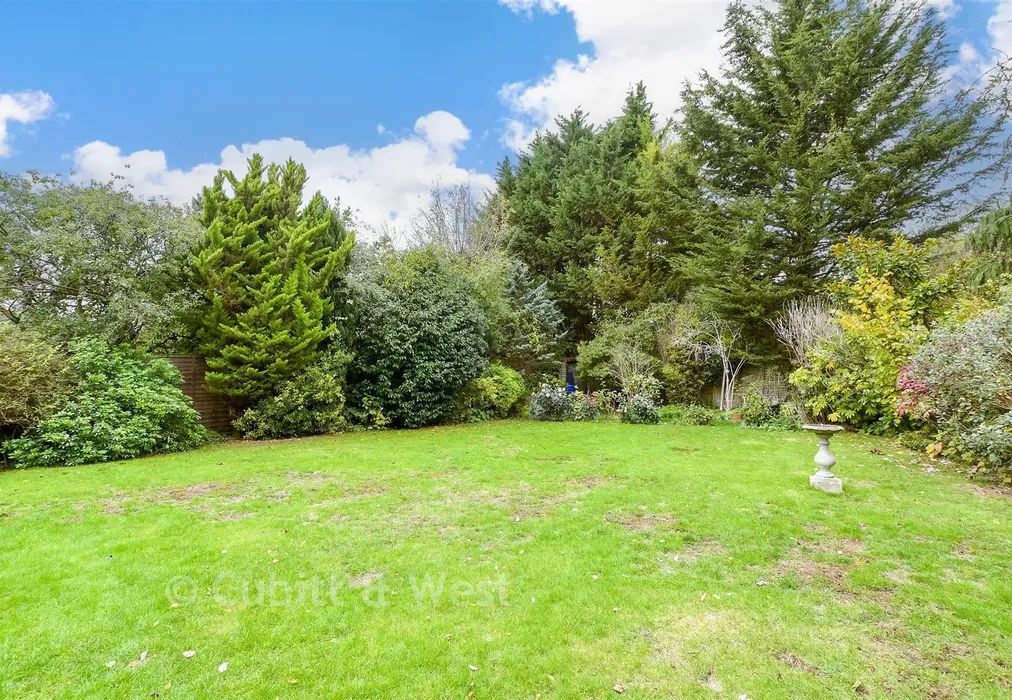 Rear Garden - Green Curve, Banstead, Surrey - Wards of Kent